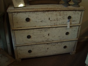 chest of drawers in white