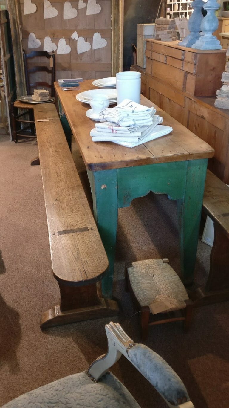 Green based Yorkshire table