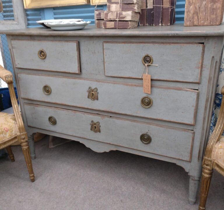 Grey painted French chest of drawers