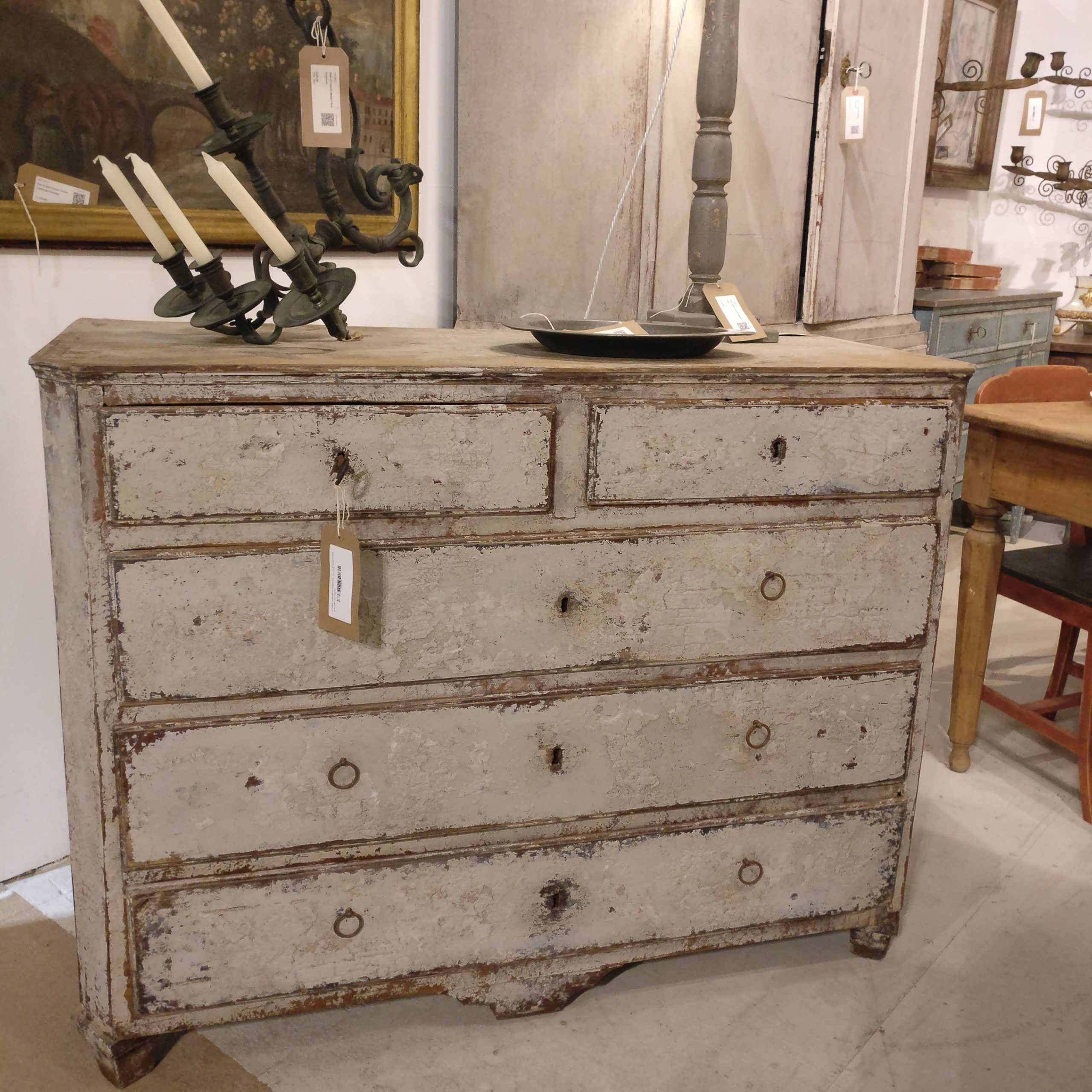 18th century Spanish chest of drawers